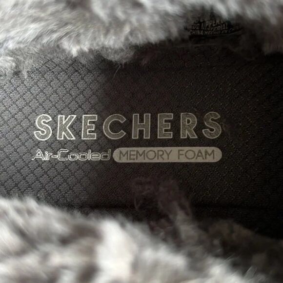 Skechers Women’s Air Cooled Memory Foam Slip Ons size 7 1/2 - Picture 4 of 7